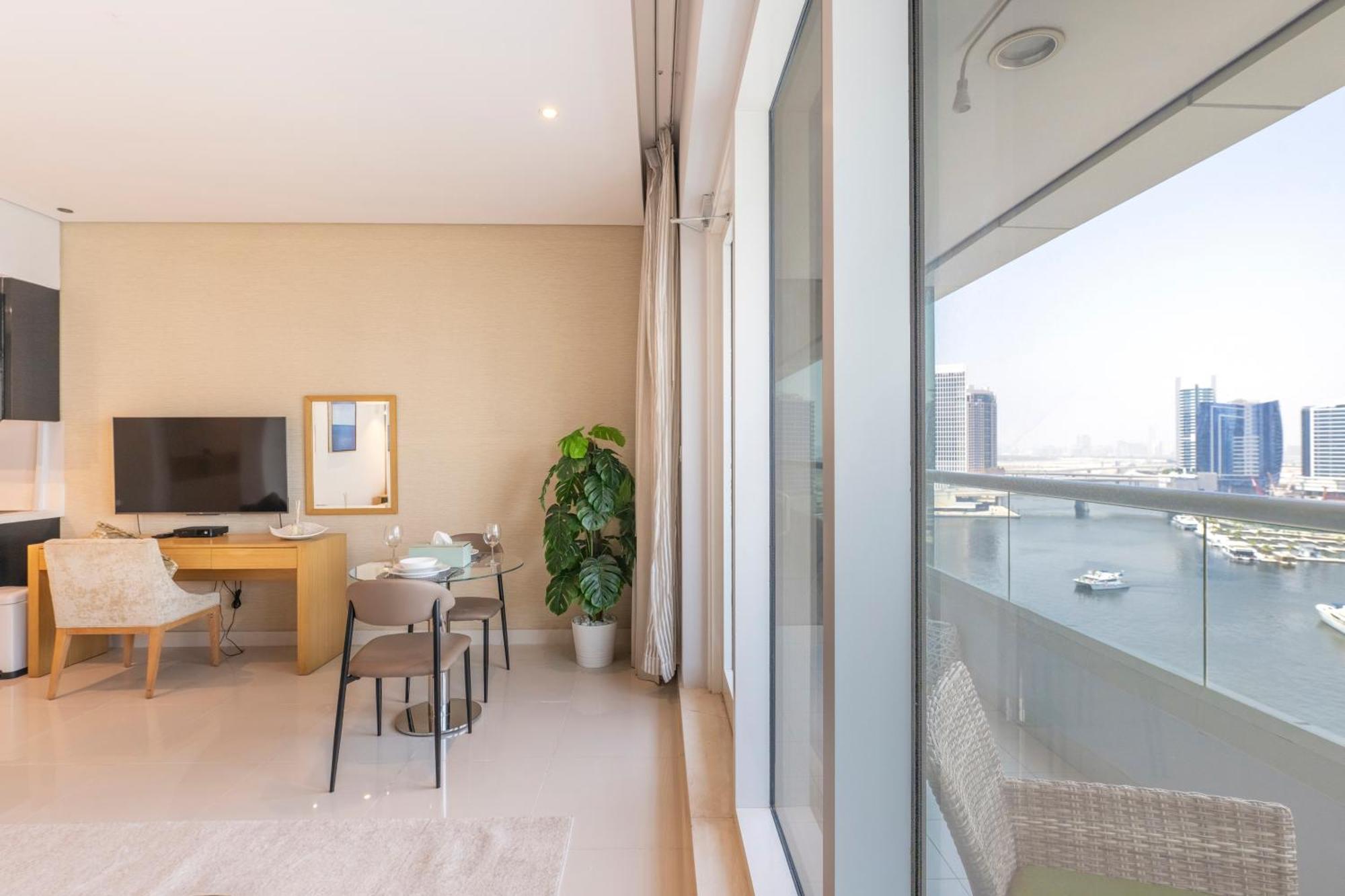 Damac Canal Views Residences ドバイ エクステリア 写真