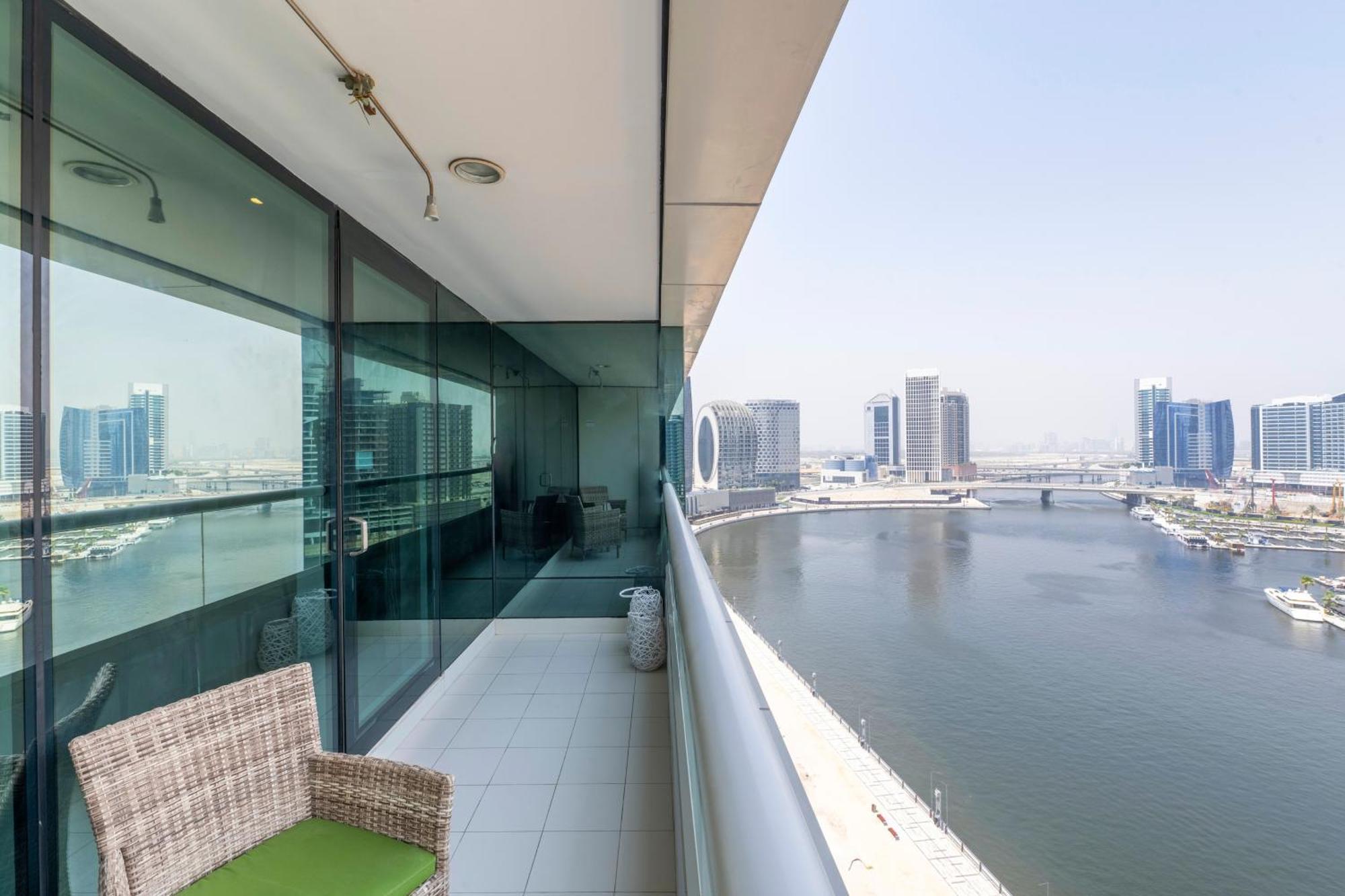 Damac Canal Views Residences ドバイ エクステリア 写真