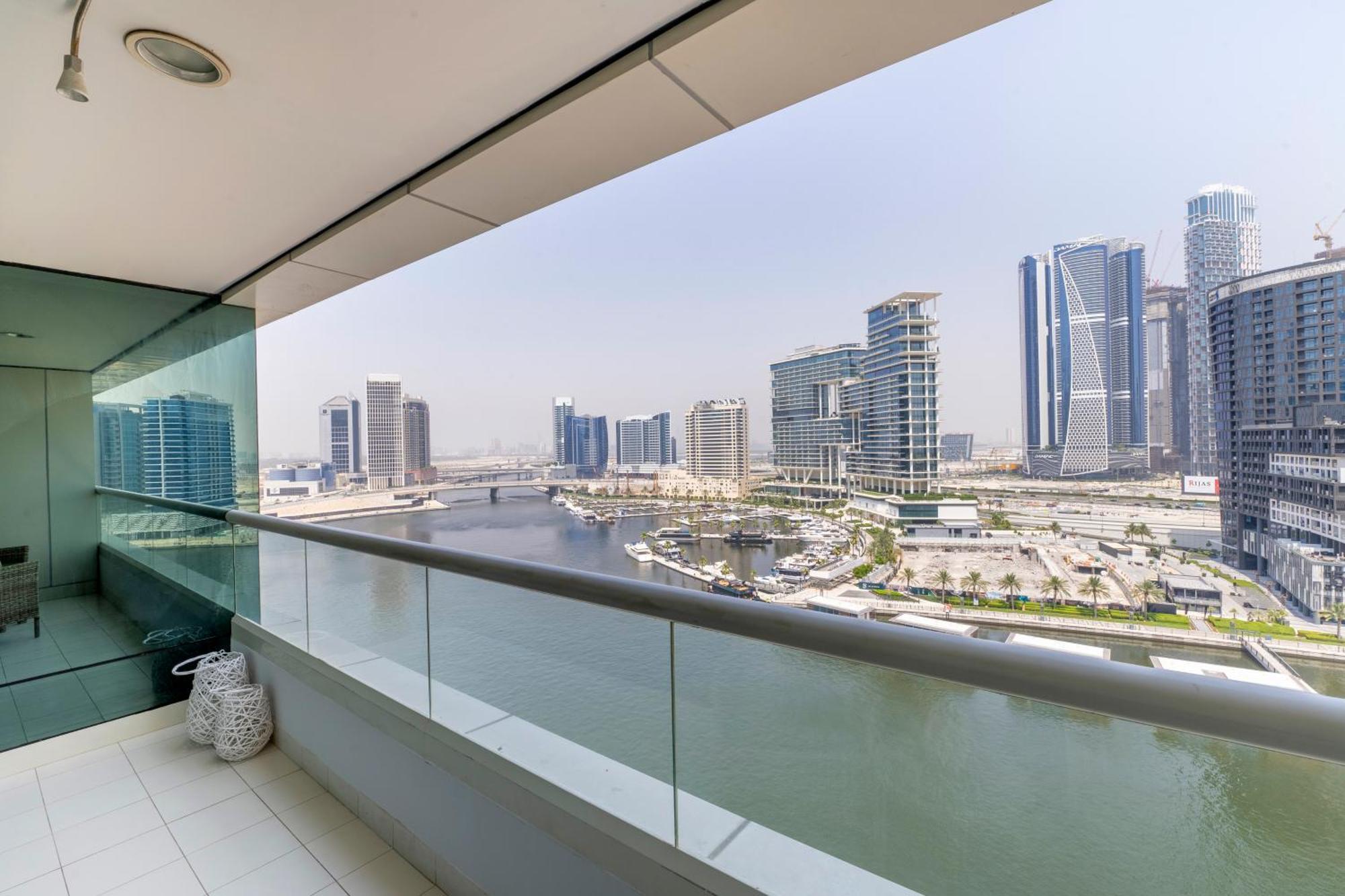 Damac Canal Views Residences ドバイ エクステリア 写真