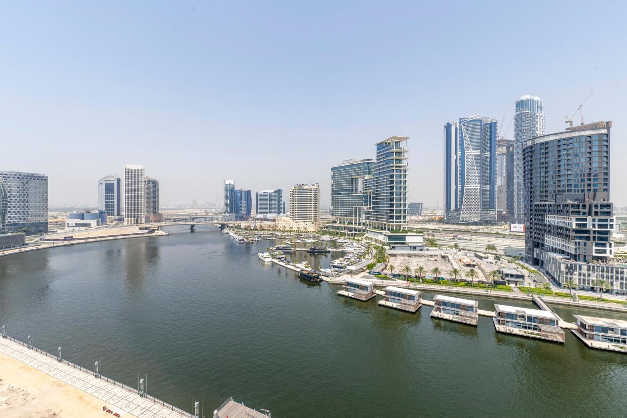 Damac Canal Views Residences ドバイ エクステリア 写真