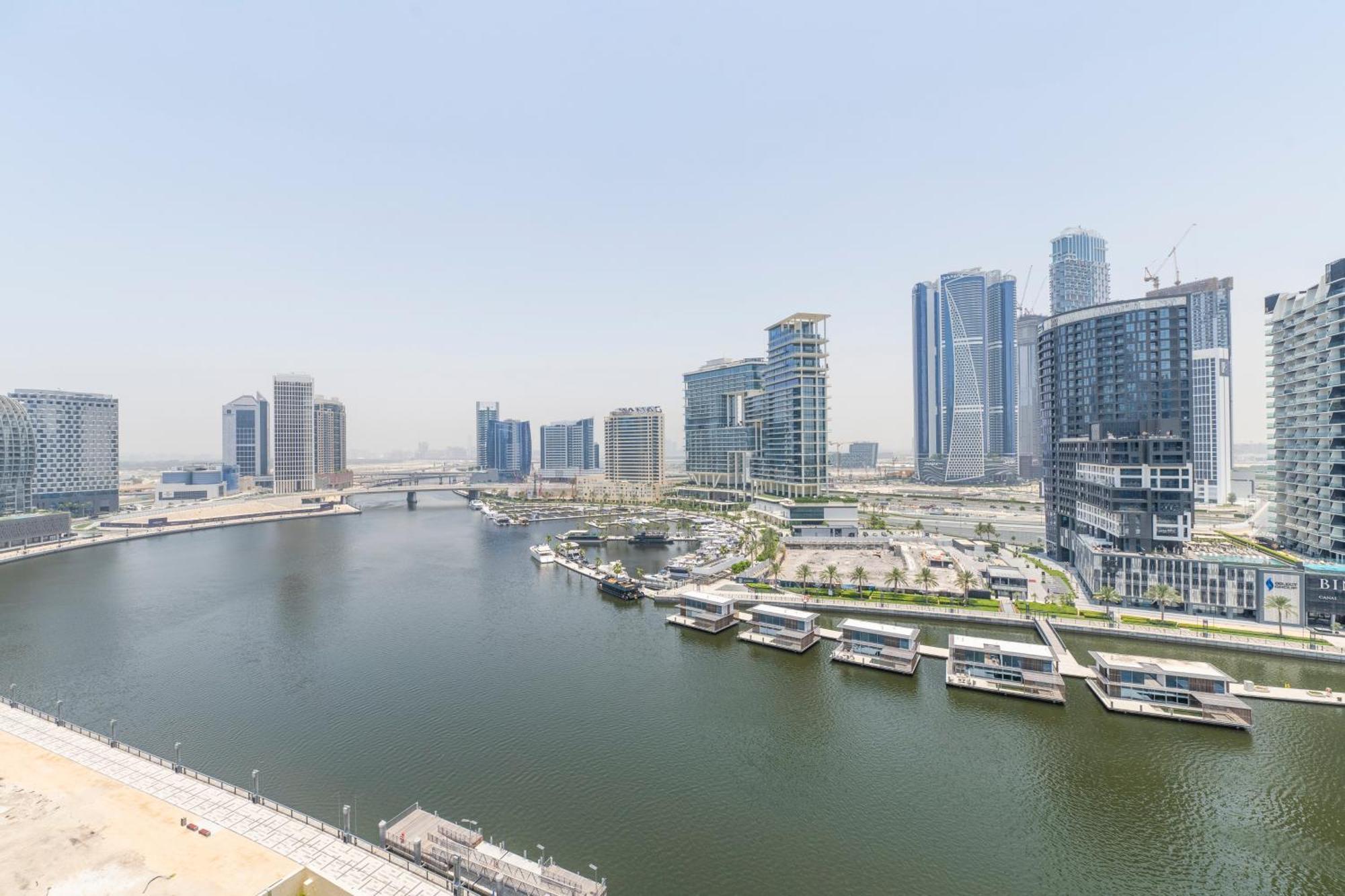 Damac Canal Views Residences ドバイ エクステリア 写真