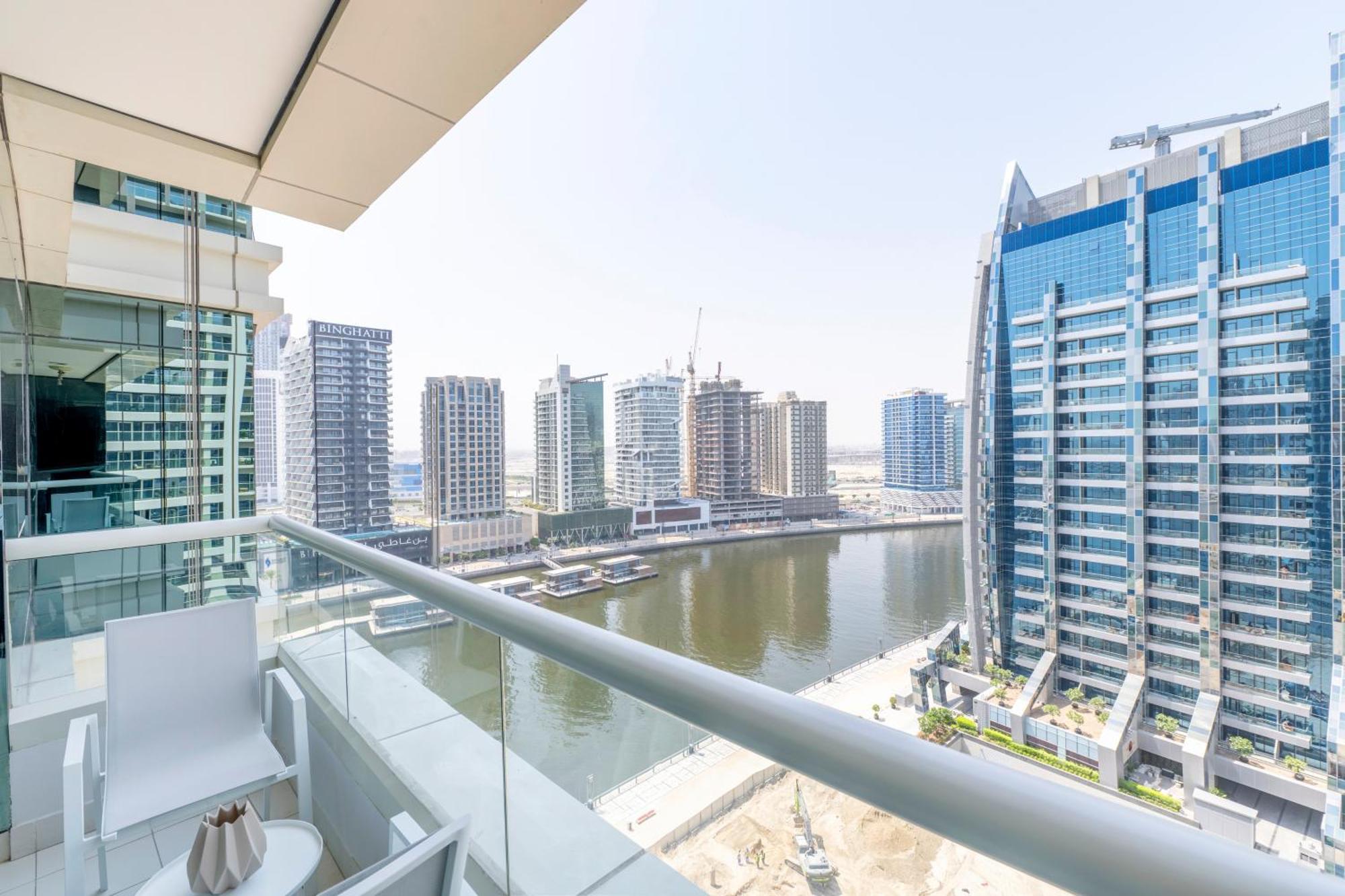 Damac Canal Views Residences ドバイ エクステリア 写真