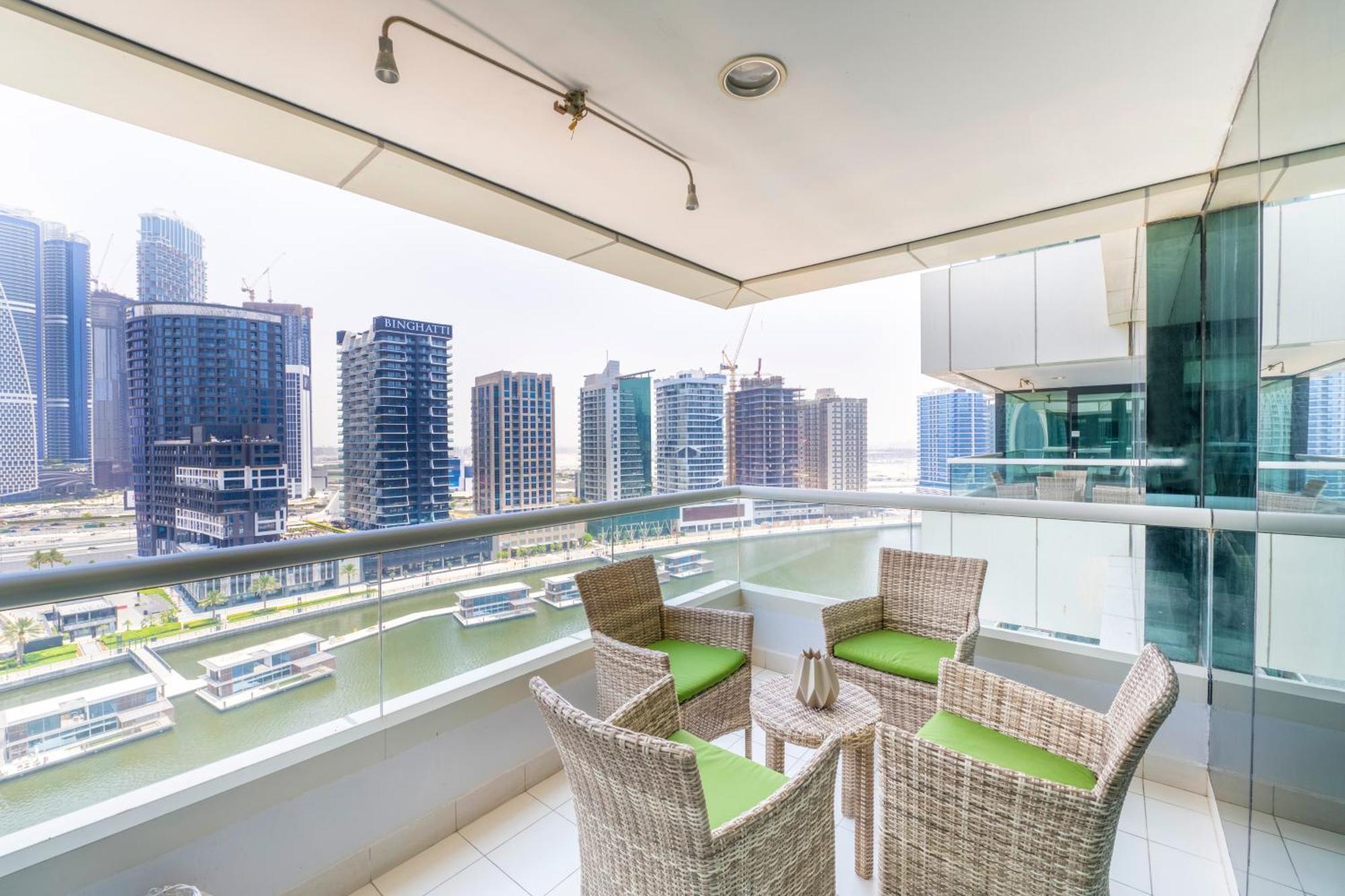 Damac Canal Views Residences ドバイ エクステリア 写真